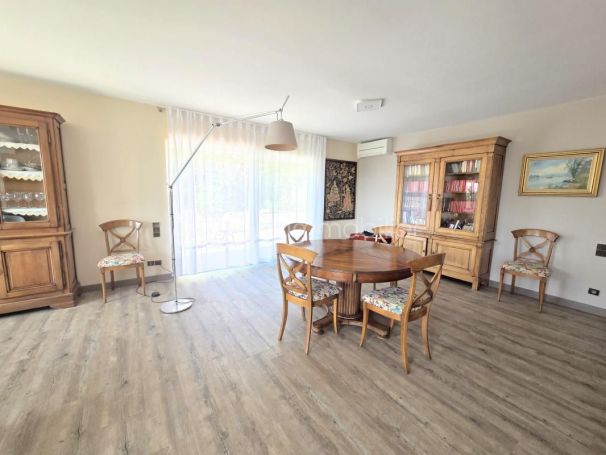 A louer MAISON  8 PIECES 227 M2  SAINT GELY DU FESC