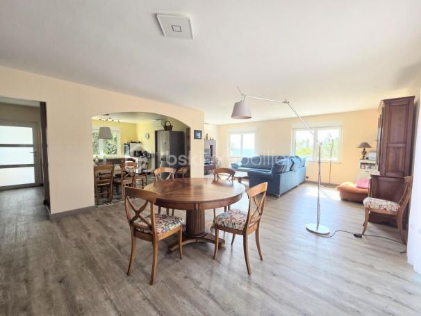 A louer MAISON  8 PIECES 227 M2  SAINT GELY DU FESC