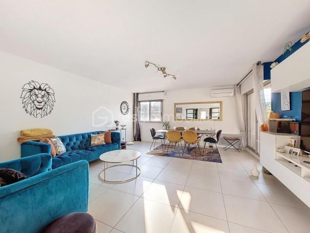 A louer APPARTEMENT T3 72 M2 TERRASSE BORD DE MER TOULON