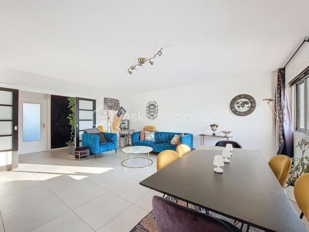 A louer APPARTEMENT T3 72 M2 TERRASSE BORD DE MER TOULON