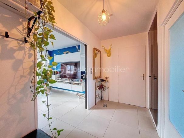 A louer APPARTEMENT T3 72 M2 TERRASSE BORD DE MER TOULON