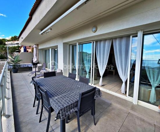 A louer APPARTEMENT DE PRESTIGE T4 95 M2 TERRASSE PIEDS DANS L'EAU CARRY LE ROUET