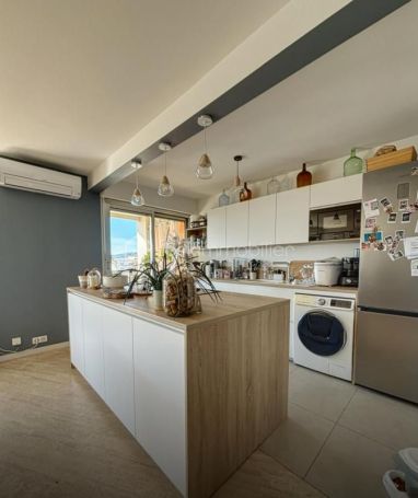 A louer APPARTEMENT T3 73 M2 TERRASSE BORD DE MER ANTIBES
