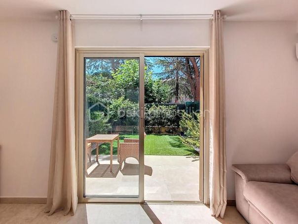 A louer STUDIO NEUF  27 M2  MOUGINS