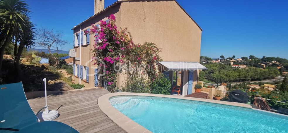 A louer MAISON  6 PIECES 118 M2 PLAGE à PIED HYERES