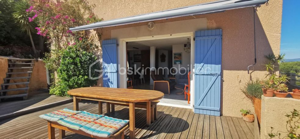 A louer MAISON  6 PIECES 118 M2 PLAGE à PIED HYERES