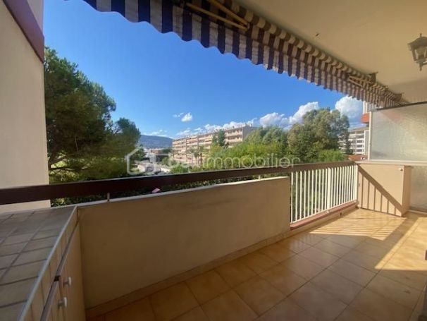A louer APPARTEMENT T3 58 M2 TERRASSE BORD DE MER CANNES