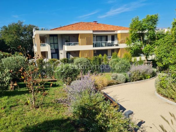 A louer APPARTEMENT T4 107 M2 TERRASSE BORD DE MER NICE