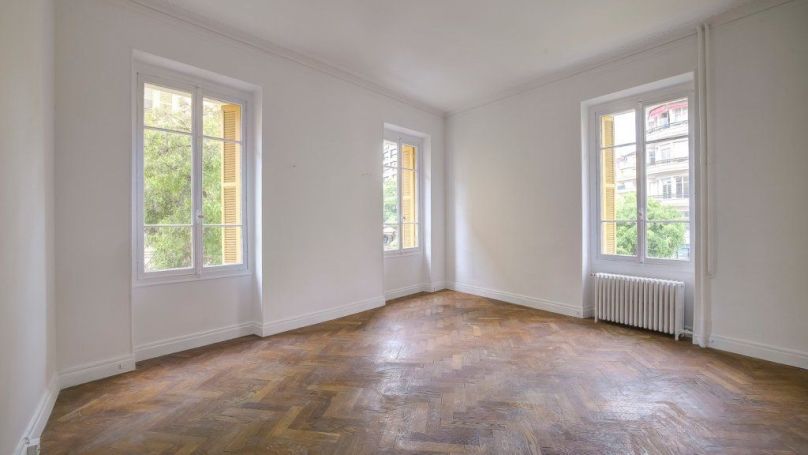 A louer APPARTEMENT DE PRESTIGE T5 129 M2 BORD DE MER NICE
