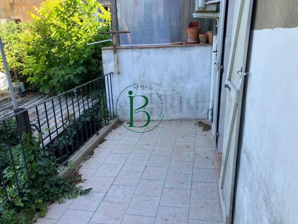 A louer APPARTEMENT T7 203 M2 TERRASSE  VARAGES