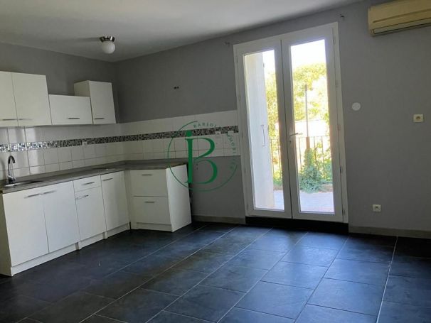 A louer APPARTEMENT T7 203 M2 TERRASSE  VARAGES
