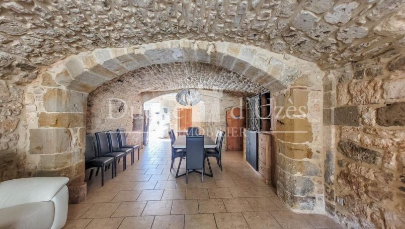 A louer MAISON  DE MAîTRE  UZES