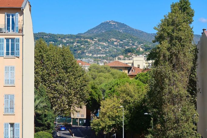 A louer APPARTEMENT T4 70 M2 BORD DE MER NICE
