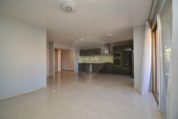 A louer APPARTEMENT NEUF T4 89 M2 BORD DE MER LE CANNET