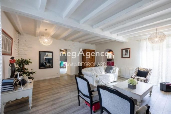 A vendre LONGèRE  7 PIECES 184 M2  LA ROCHE SUR YON
