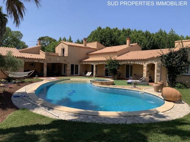 MAISON  7 PIECES 297 M2 BORD DE MER SAINT CYPRIEN PLAGE