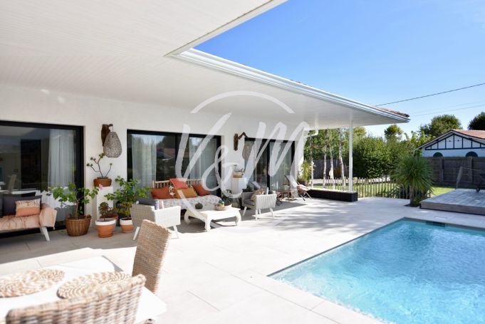 A vendre BELLE MAISON DE CARACTERE 5 PIECES 160 M² ARES