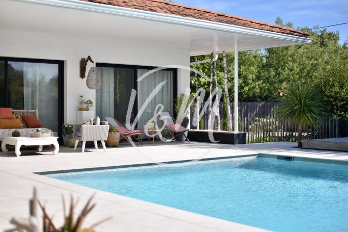 A vendre BELLE MAISON DE CARACTERE 5 PIECES 160 M² ARES