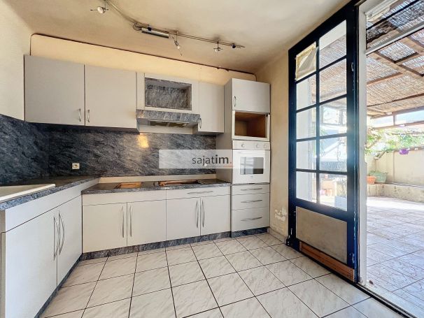 A vendre VILLA 6 PIECES + APPARTEMENT T3 PROCHE COMMODITES La Ciotat
