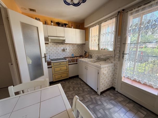 A louer APPARTEMENT T3 78 M2 BORD DE MER SAINT AYGULF