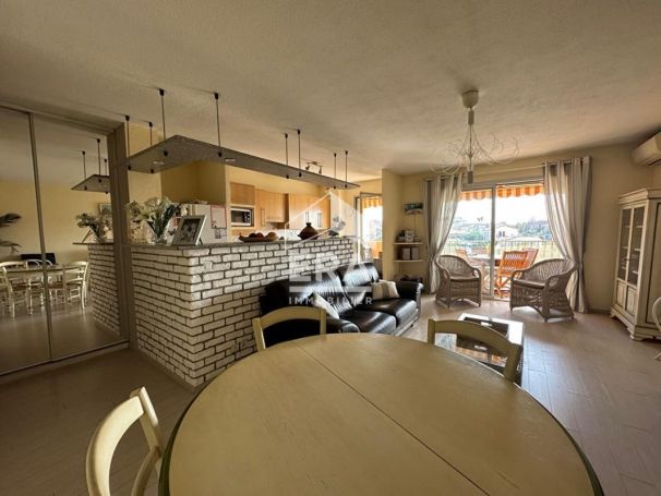 A louer APPARTEMENT T3 63 M2 TERRASSE BORD DE MER CAGNES SUR MER