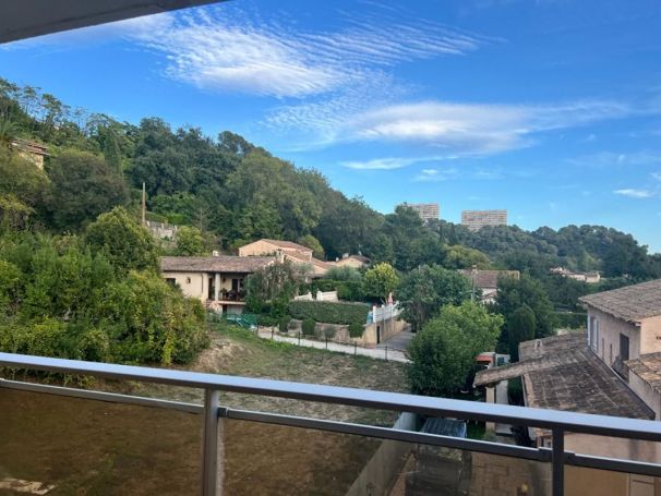 A louer STUDIO  31 M2 TERRASSE BORD DE MER VILLENEUVE LOUBET