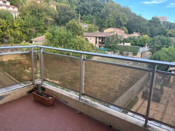 A louer STUDIO  31 M2 TERRASSE BORD DE MER VILLENEUVE LOUBET