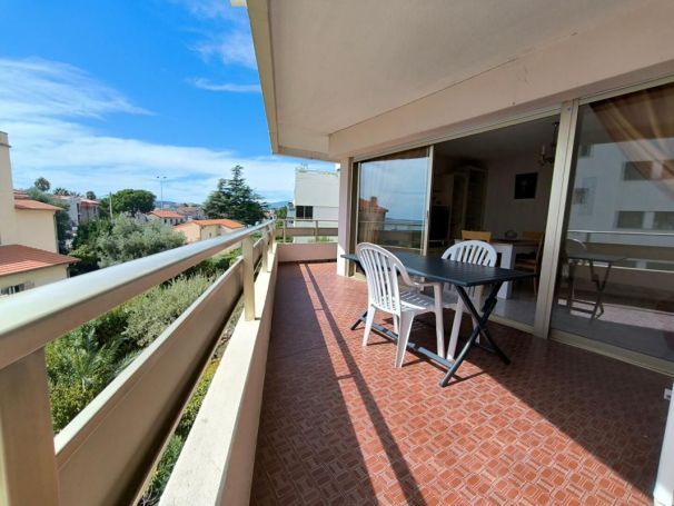 A louer APPARTEMENT T2 47 M2 TERRASSE BORD DE MER CAGNES SUR MER