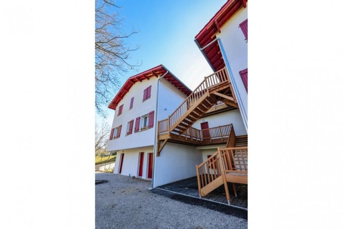 A louer APPARTEMENT T4 81 M2  BARDOS