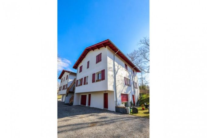A louer APPARTEMENT T3 65 M2  BARDOS