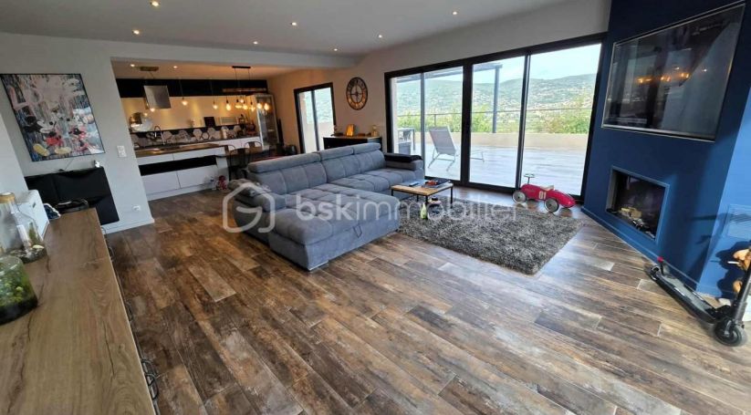 A louer MAISON  D'ARCHITECTE  DRAGUIGNAN