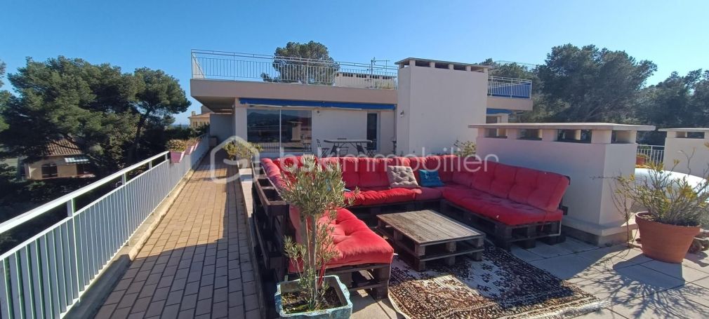 A louer APPARTEMENT DE PRESTIGE T3 53 M2 TERRASSE VUE MER SAINT MANDRIER SUR MER