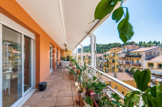 A louer PENTHOUSE T5 182 M2 TERRASSE BORD DE MER NICE