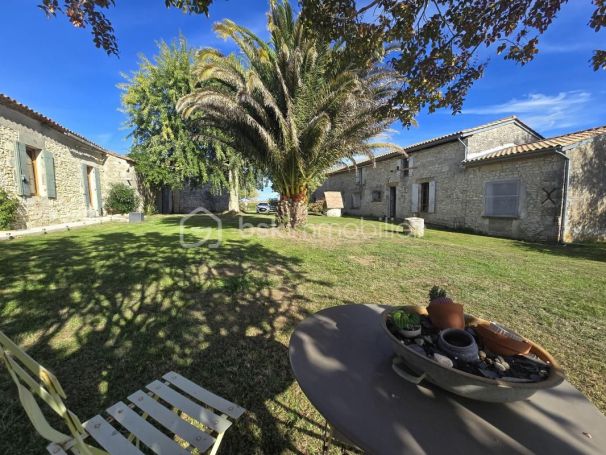 A vendre MAISON  DE MAîTRE  PINEUILH