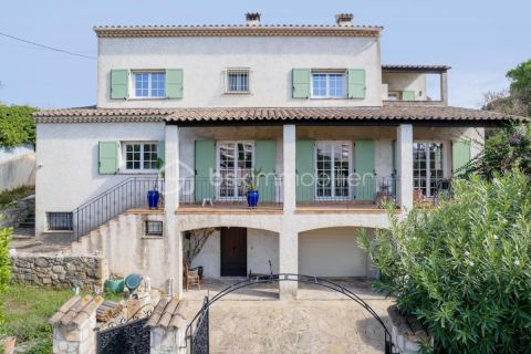 A louer MAISON  5 PIECES 300 M2 BORD DE MER ANTIBES