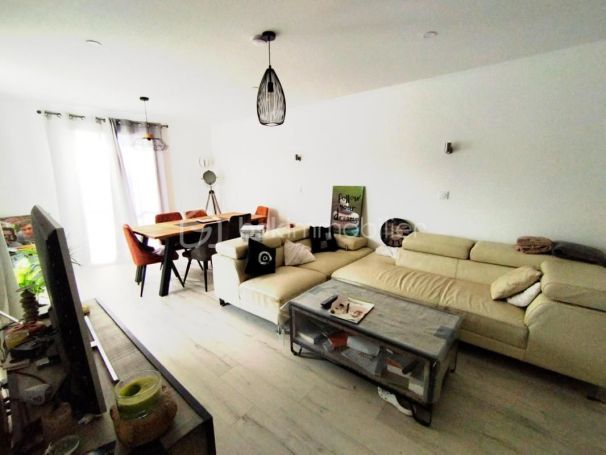 A louer APPARTEMENT DUPLEX T6 100 M2 TERRASSE  PEZENAS