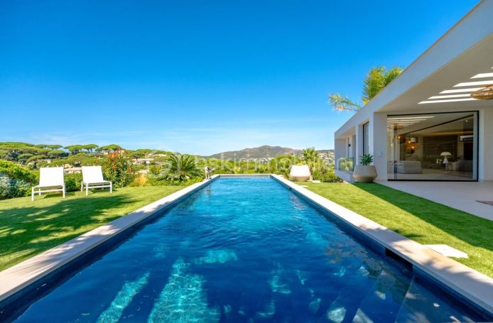 A vendre MAISON  9 PIECES 395 M2 VUE MER SAINTE MAXIME