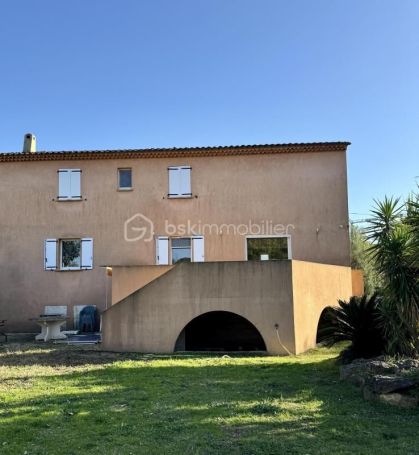 A louer MAISON  7 PIECES 195 M2 BORD DE MER LA LONDE LES MAURES