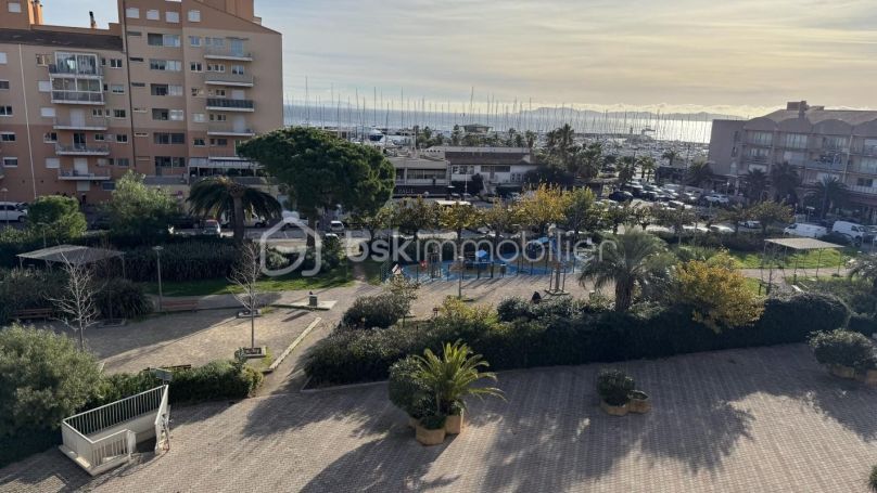 A louer APPARTEMENT DUPLEX T2 34 M2 TERRASSE VUE MER HYERES