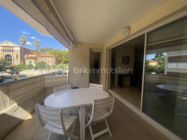 A louer APPARTEMENT T3 84 M2 TERRASSE BORD DE MER HYERES