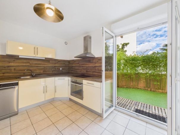 A louer APPARTEMENT T3 79 M2 TERRASSE BORD DE MER AJACCIO