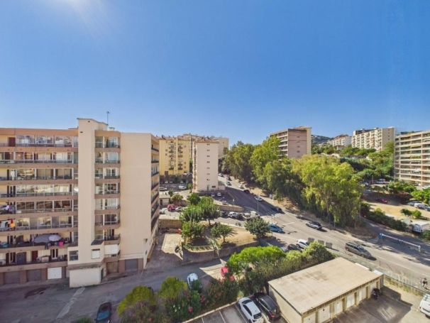 A louer APPARTEMENT T3 70 M2 BORD DE MER AJACCIO
