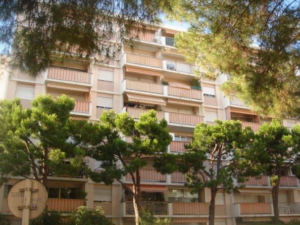 A louer APPARTEMENT T2 50 M2 TERRASSE BORD DE MER CROS DE CAGNES