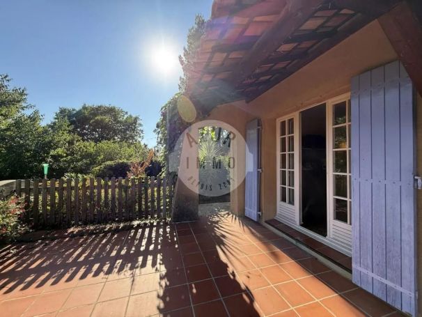 A louer MAISON  7 PIECES 131 M2  ROQUEVAIRE