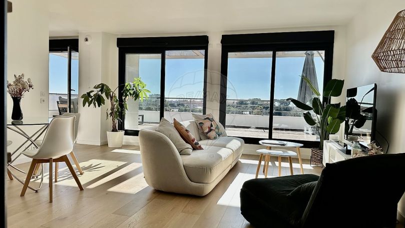 A louer PENTHOUSE T4 90 M2 TERRASSE VUE MER ANTIBES