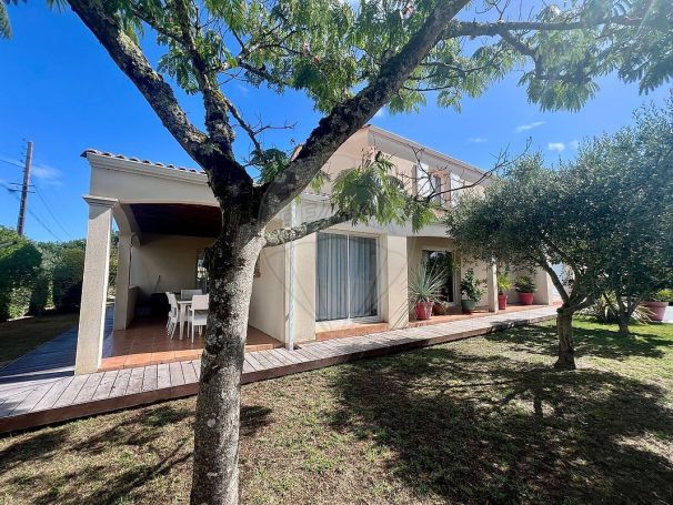A louer MAISON  7 PIECES 184 M2 BORD DE MER LA TREMBLADE