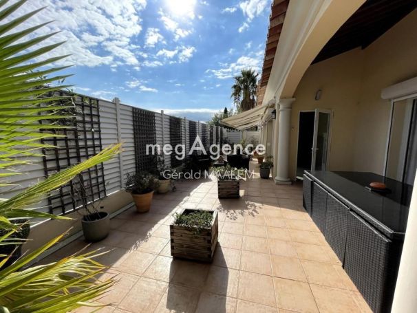 A louer APPARTEMENT DUPLEX T4 110 M2 TERRASSE BORD DE MER SAINTE MAXIME
