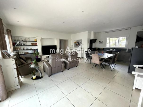 A louer APPARTEMENT DUPLEX T4 110 M2 TERRASSE BORD DE MER SAINTE MAXIME