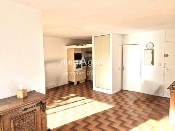 A louer APPARTEMENT T2 42 M2 TERRASSE BORD DE MER LA CIOTAT