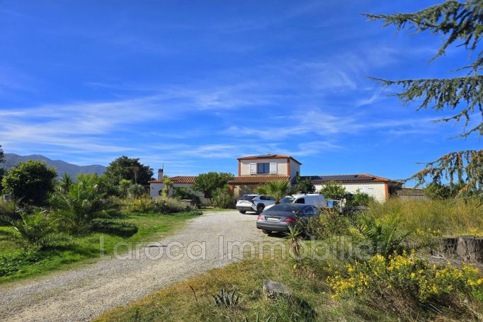 A louer MAISON  4 PIECES 154 M2  LAROQUE DES ALBERES Village